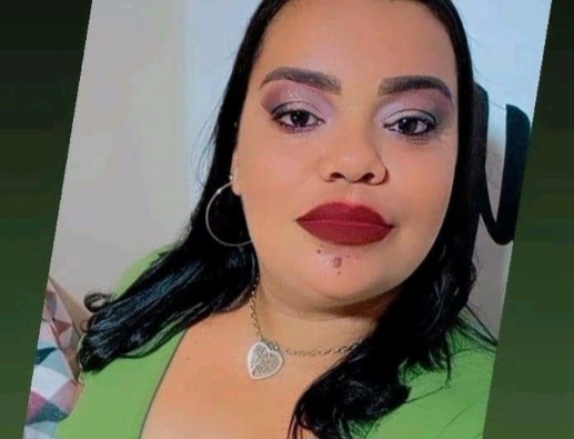 Mulher é assassinada a tiros na porta de casa em Rosário