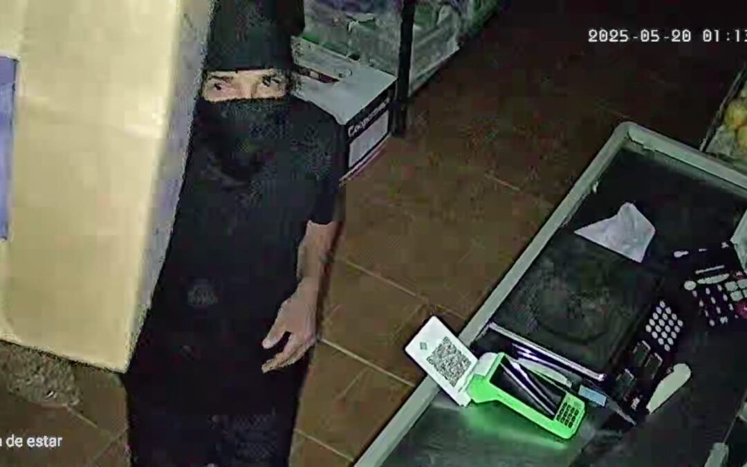 “Homem Aranha” é flagrado furtando ponto comercial no centro de Presidente Vargas; veja o vídeo