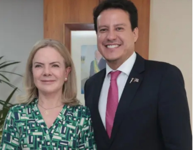 Felipe Camarão se reúne com Gleisi Hoffmann e reforça candidatura ao governo junto ao PT nacional