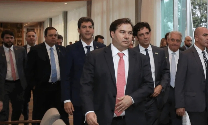 Prefeitos reeleitos poderão disputar novo mandato com proposta em tramitação no Congresso