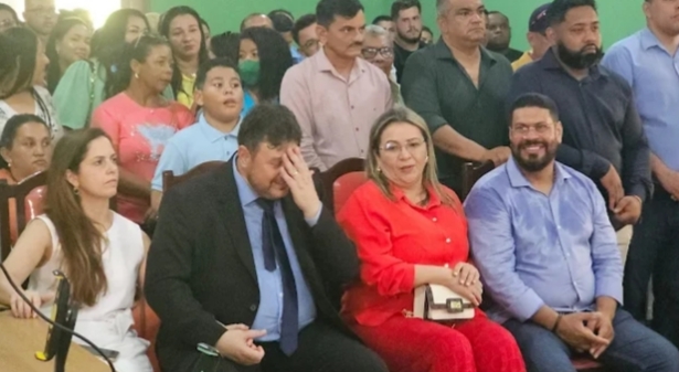 Prefeito de Buriti viaja para os Estados Unidos sem comunicar à Câmara e vice assume na justiça