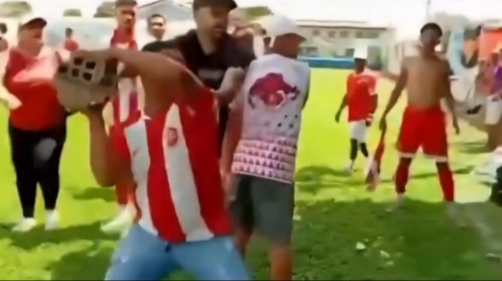 Vídeo: Árbitro é agredido com socos e pedrada na cabeça após semifinal da Copa Interbairros de São Luís