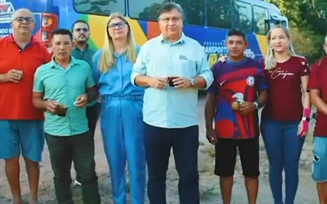 Prefeito Jones Braga coloca em operação novo ônibus do transporte rural gratuito em Nina Rodrigues