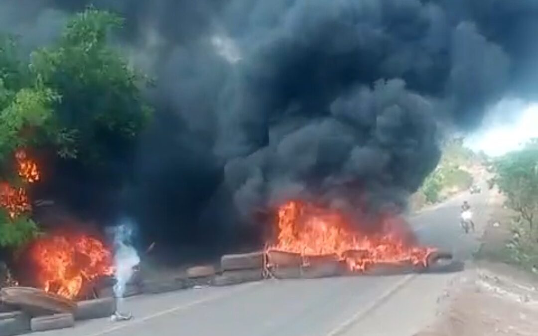 Moradores de Vargem Grande bloqueiam MA-020 após acidentes com vítimas fatais