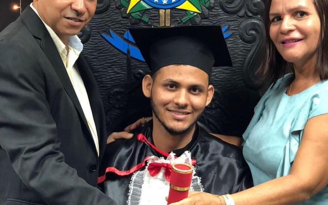 Presidente Vargas: filho do ex-secretário de Educação, Hilton César, é aprovado no exame da OAB.