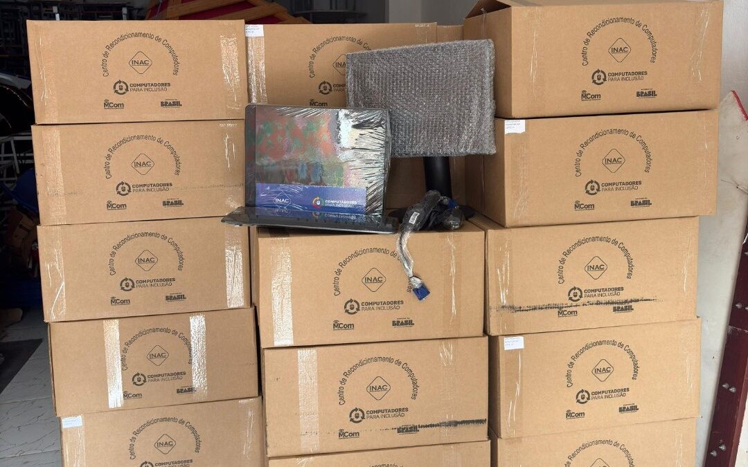 Escolas de Presidente Vargas recebem 100 novos computadores para fortalecer a inclusão digital