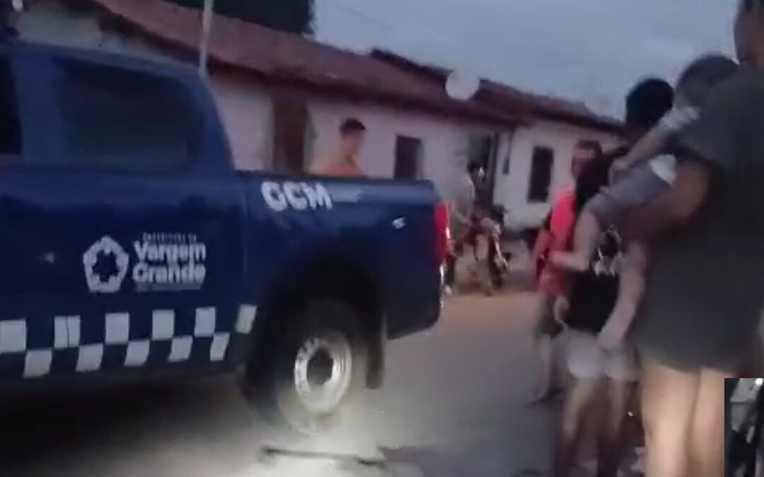 Vídeo: Motociclista entra na contramão e provoca grave acidente na Avenida Castelo Branco, em Vargem Grande