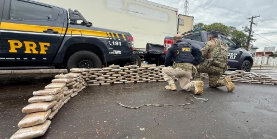 PRF apreende 213 kg de droga escondidos em caminhão frigorífico na BR-135, em Peritoró