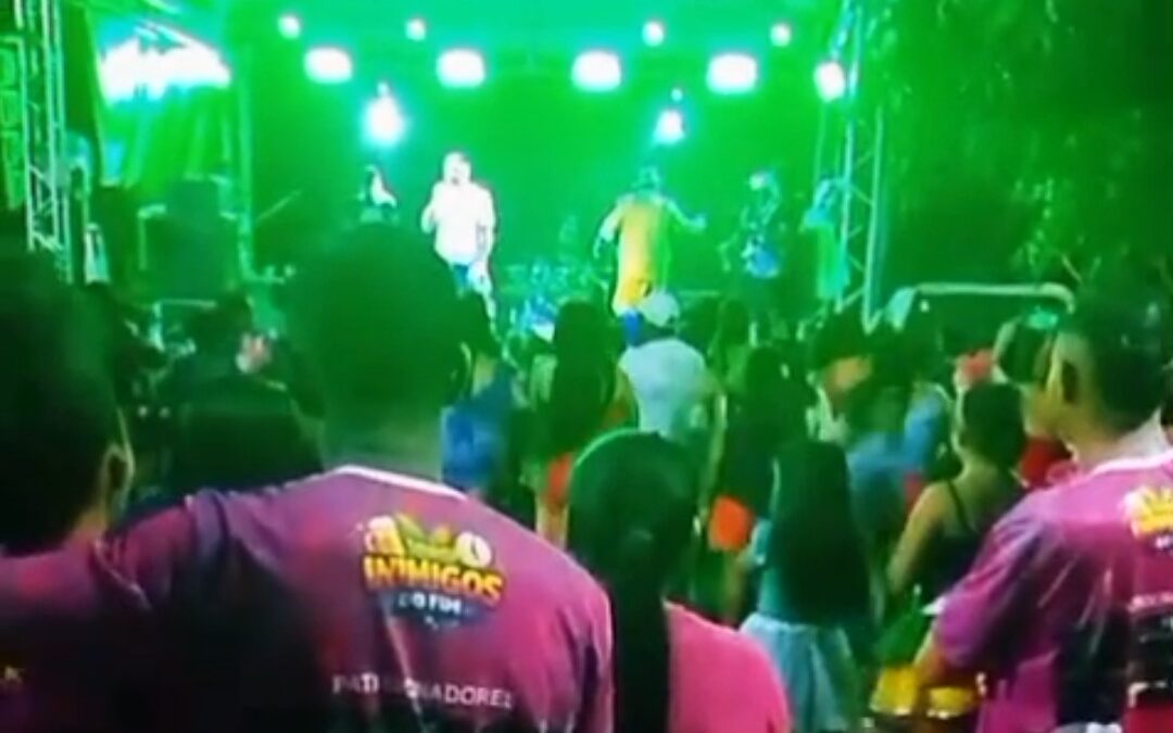 Vereadores Clemilton e Emerson Ceará realizam o maior Carnaval da história do povoado Leite.