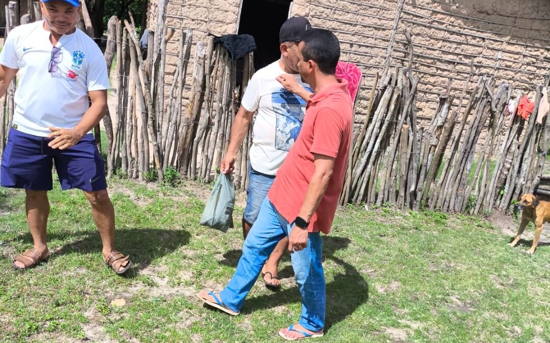 Daniel Siqueira dá continuidade à entrega de peixes na comunidade Baiana, zona rural de Nina Rodrigues
