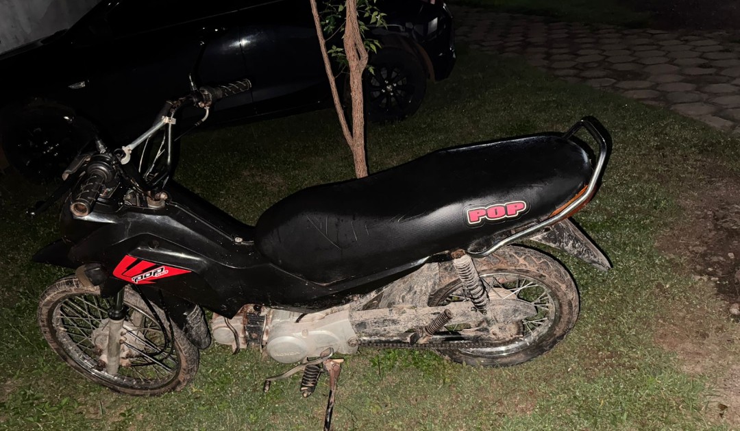 PM age rápido, recupera moto roubada e prende assaltante em Vargem Grande