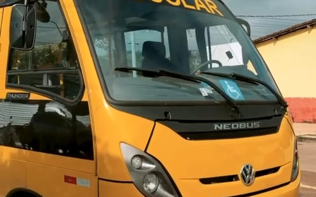 Prefeito Jones Braga recebe novo ônibus escolar para a rede municipal de ensino de Nina Rodrigues
