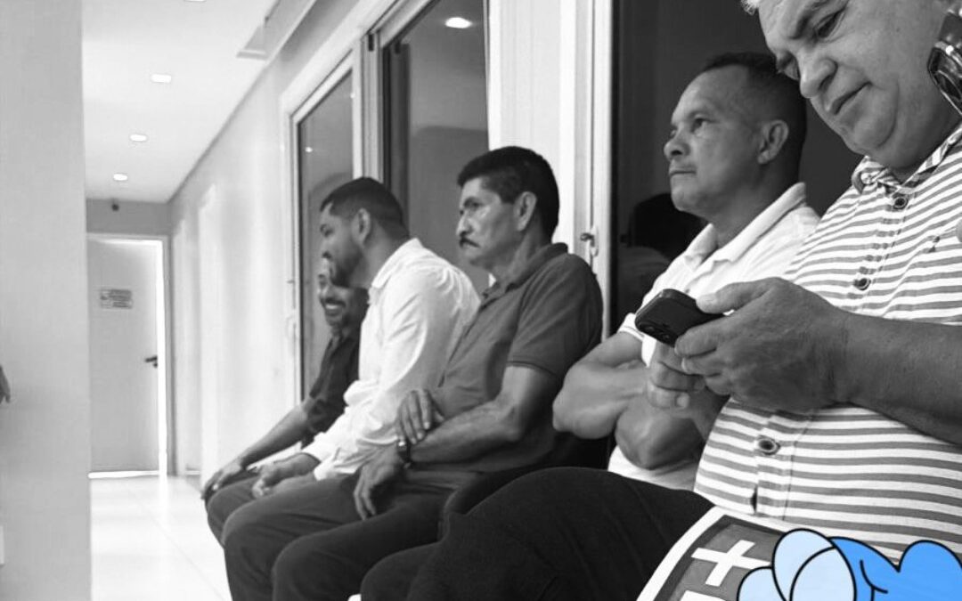 Vereadores fecham Câmara de Presidente Vargas no único dia de sessão para ato político