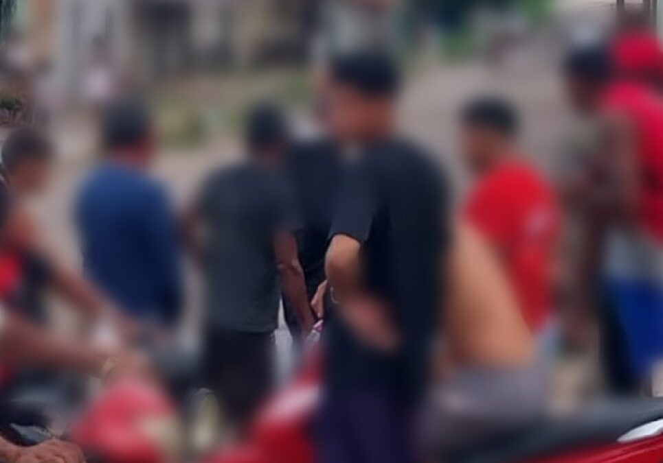 Dupla armada invade velório, dispara diversas vezes contra caixão e fere pai do falecido, em Vargem Grande