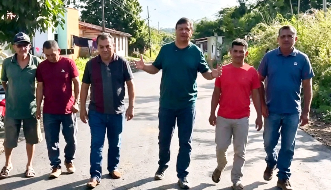 Prefeito Jones Braga vistoria obras de pavimentação asfáltica no bairro Santana, em Nina Rodrigues