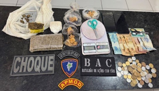 Operação da PM apreende drogas no Bairro Rosalina em Vargem Grande