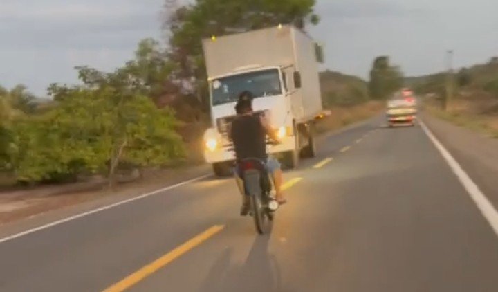 Cantor e tecladista do grupo Forró dos Manos sofre grave acidente na BR-222, em Vargem Grande; veja vídeo
