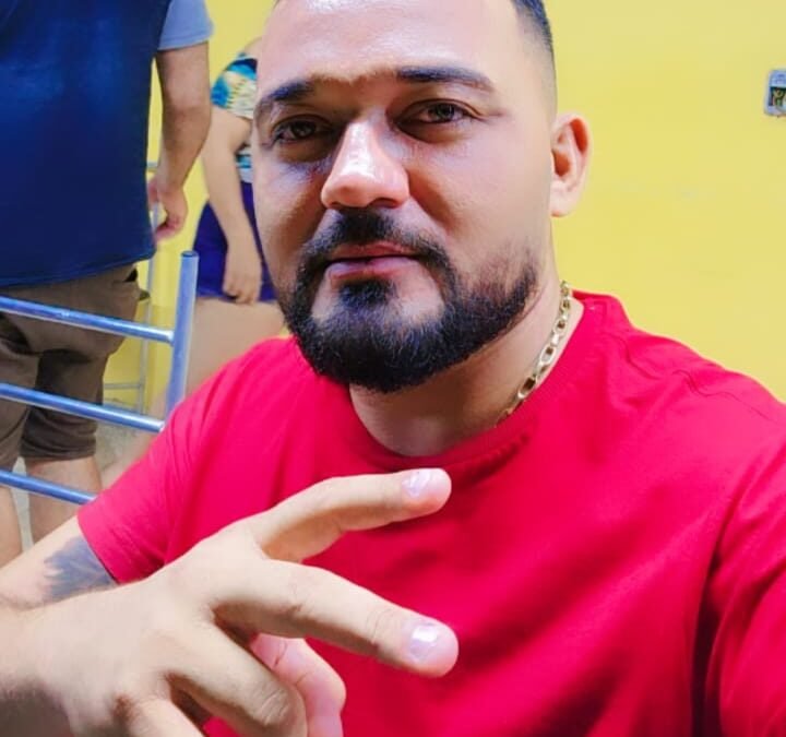 Empresário Júnior do Pastor vota em Itapecuru-Mirim e declara apoio a Flávio Bolsonaro (22)